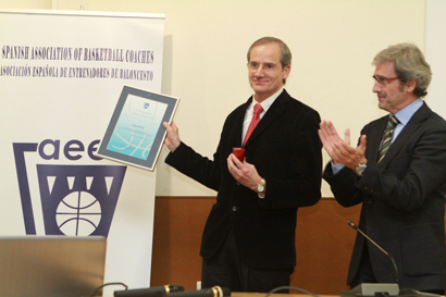 Ángel Palmi recibe el Premio‘Raimundo Saporta’