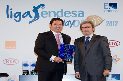 Xavi Pascual recoge el premio al Mejor Entrenador de la Liga Regular 2011/12