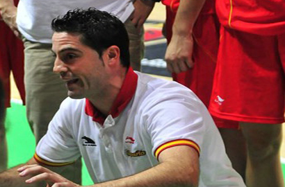 El entrenador asistente: Víctor Lapeña: «Baloncesto, por favor»