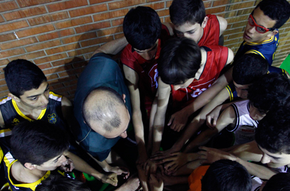 Los entrenadores anónimos (Editorial revista CLINIC 95)