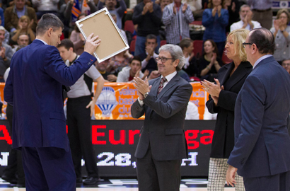 James MacSorley Mejor Entrenador del Mes de Noviembre-Trofeo AEEB de la Superliga BSR