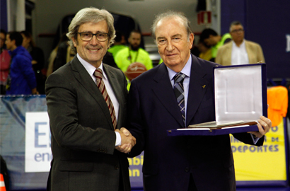 Homenaje a Eduardo Portela.