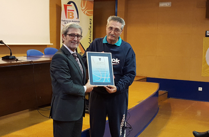 José Alberto Pesquera recibe el Premio Raimundo Saporta 2015