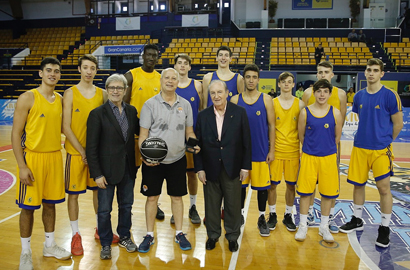 Imbroda pone en pie al CID en el Clínic ACB-AEEB