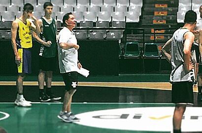 Xavi Pascual en el EuroLeague Coaches Clínic 2019 por Trifón Poch