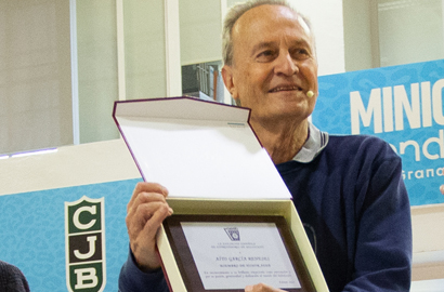 Aíto García Reneses recibe la distinción como Miembro de Honor de la AEEB