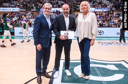 Carles Durán recibe el premio al Mejor Entrenador del Año
