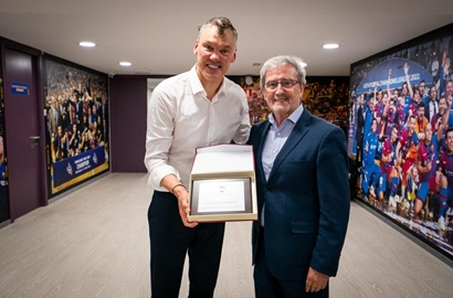 Jasikevicius recibe el premio al Mejor Entrenador de la fase regular 2022-23 de la Liga Endesa