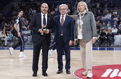 Chus Mateo ya tiene el premio al Mejor Entrenador del Año 2022/23