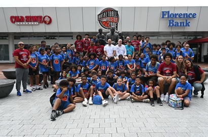 Naismith Basketball Hall of Fame por EMILIO AGUIRRE y JOSE MURCIA