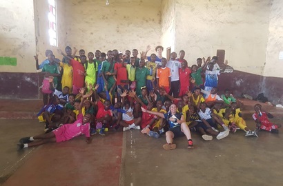 Deporte y salud: profesores voluntarios llevan esperanza a Camerún por MARÍA ARSUAGA
