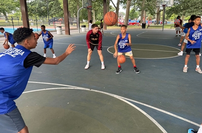 El baloncesto nos lleva lejos, y esta vez, a uno de los epicentros mundiales de este deporte: Estados Unidos